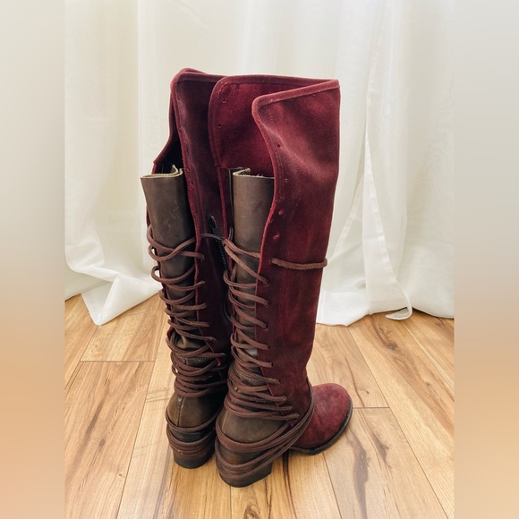 Freebird Coal Boots - Picture 3 of 5